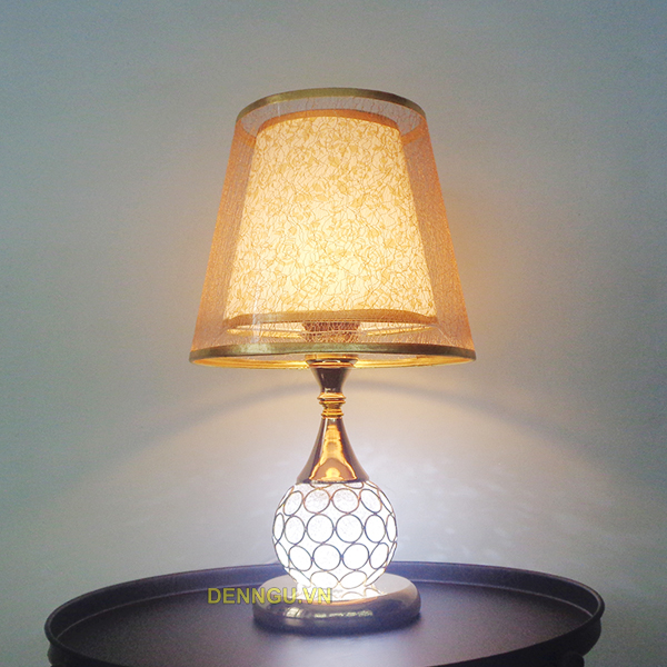 den-ban-trang-tri-db04-2031