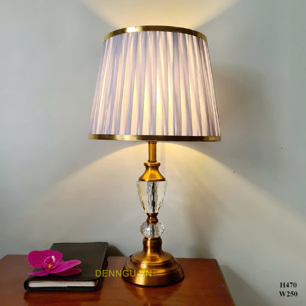 den-ban-trang-tri-phong-ngu-db03-2601
